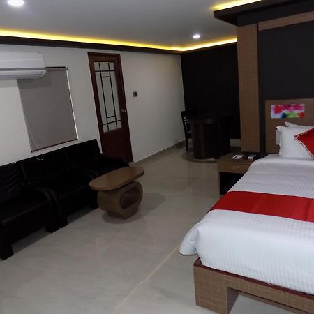 Hotel A J Park Alappuzha Exteriör bild