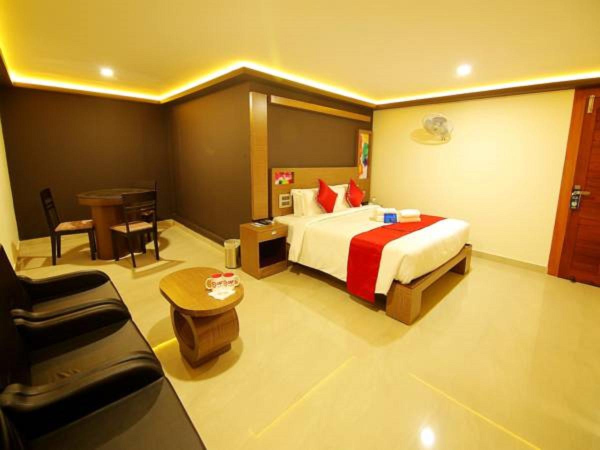 Hotel A J Park Alappuzha Exteriör bild