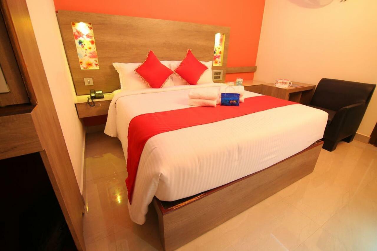 Hotel A J Park Alappuzha Exteriör bild